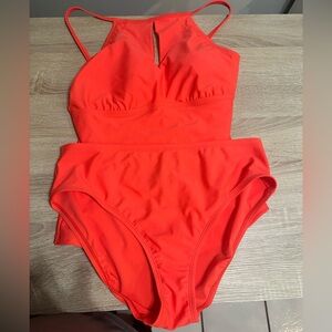 Like new Ellen Tracy Halter Tankini in Orange.‎ Size 12.